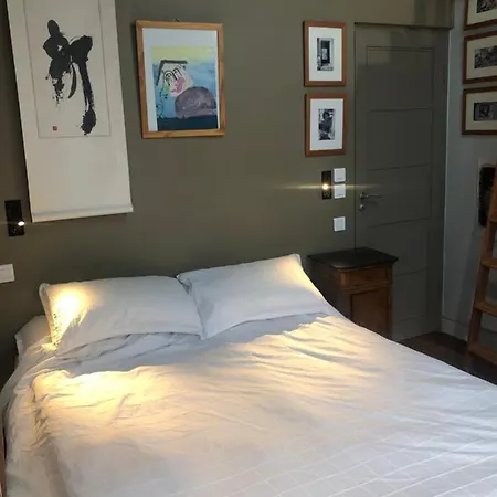 Charming On Floor In Marais -5p Апартаменты Париж